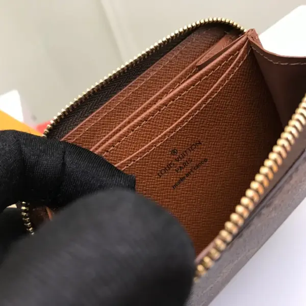 LV Monogram 拉鏈零錢包 - 經典奢華風琴式收納