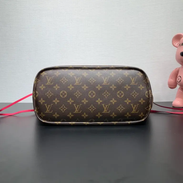 LV Neverfull Bandoulière Inside Out MM 雙面設計托特包 13 LV Neverfull Bandoulière Inside Out MM 雙面設計托特包