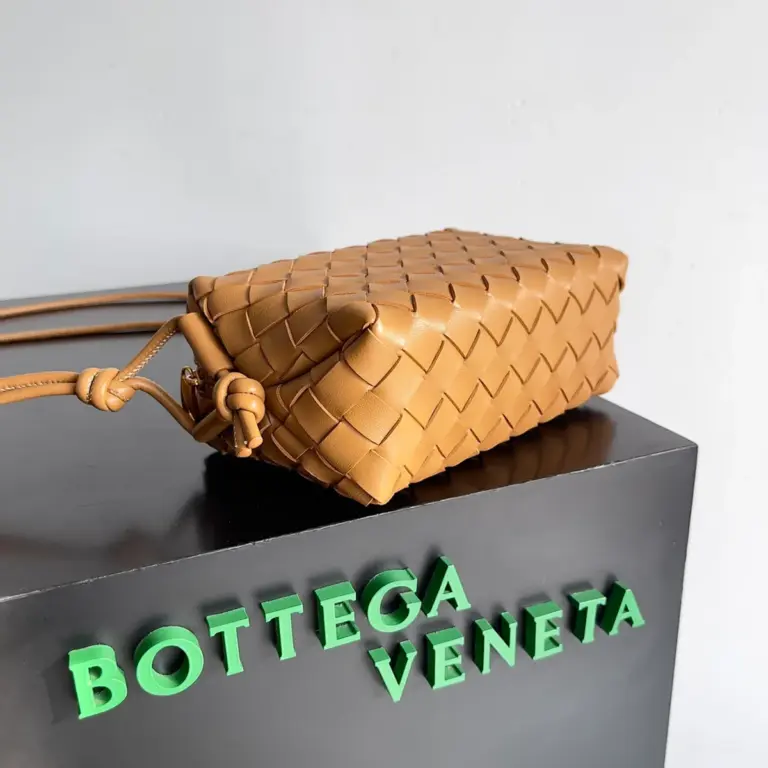 BottegaVeneta駝色Intrecciato編織牛皮革迷你斜挎包 12 BottegaVeneta駝色Intrecciato編織牛皮革迷你斜挎包