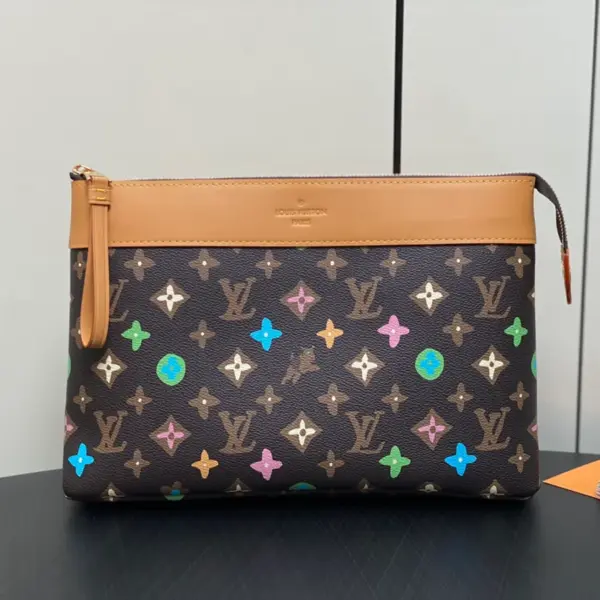 Louis Vuitton Pochette Voyage Souple 手拿包 - Tyler 聯名款