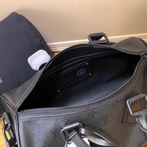 高仿包包Louis Vuitton Speedy P9 Bandoulière 30 超黑色小牛皮斜挎包 高仿包包