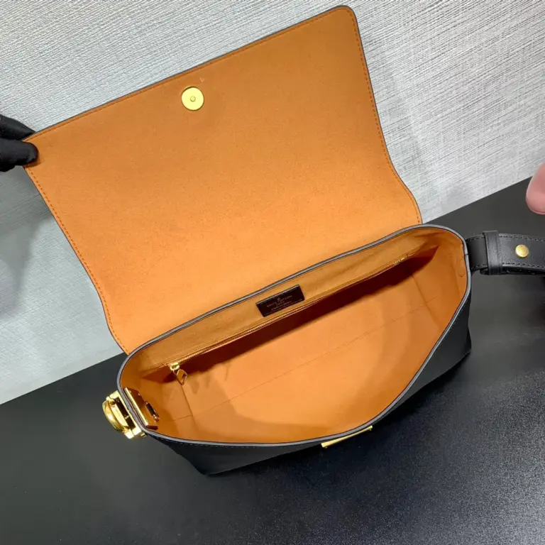 Louis Vuitton Low Key Messenger 復古鎖扣翻蓋信使包