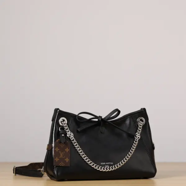 Louis Vuitton CarryAll Vibe BB 小羊皮銀鏈肩背包