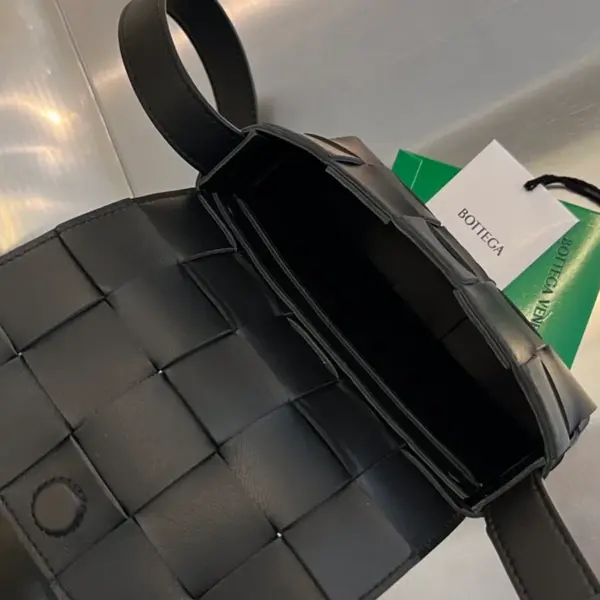 Intreccio編織工藝小號黑色羊皮革斜挎包 17 Intreccio編織工藝小號黑色羊皮革斜挎包