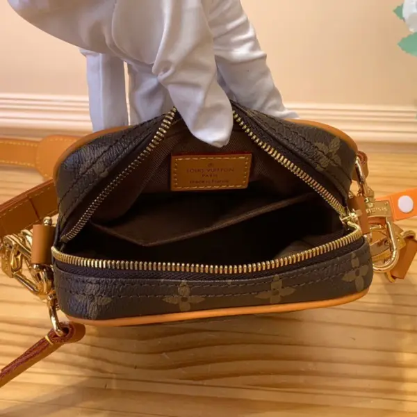Louis Vuitton Danube復古小牛皮斜背包 | 褪色Monogram印花 可拆式金屬吊牌