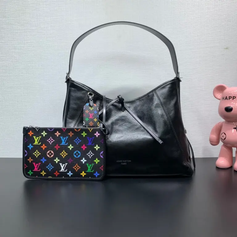 LV x TM CarryAll Vibe MM 小羊皮包包 - 黑色 Monogram 復刻版