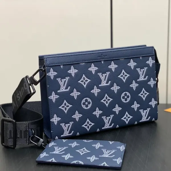 Louis Vuitton Gaston 可穿戴式 Monogram Shadow 小牛皮錢包
