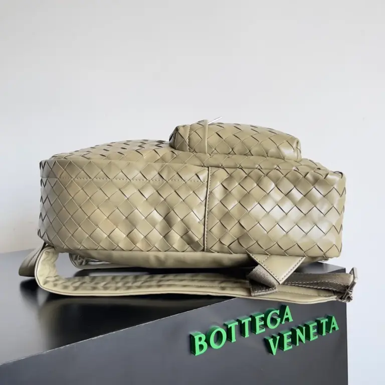 BottegaVeneta灰褐色Intrecciato編織小號皮革背包