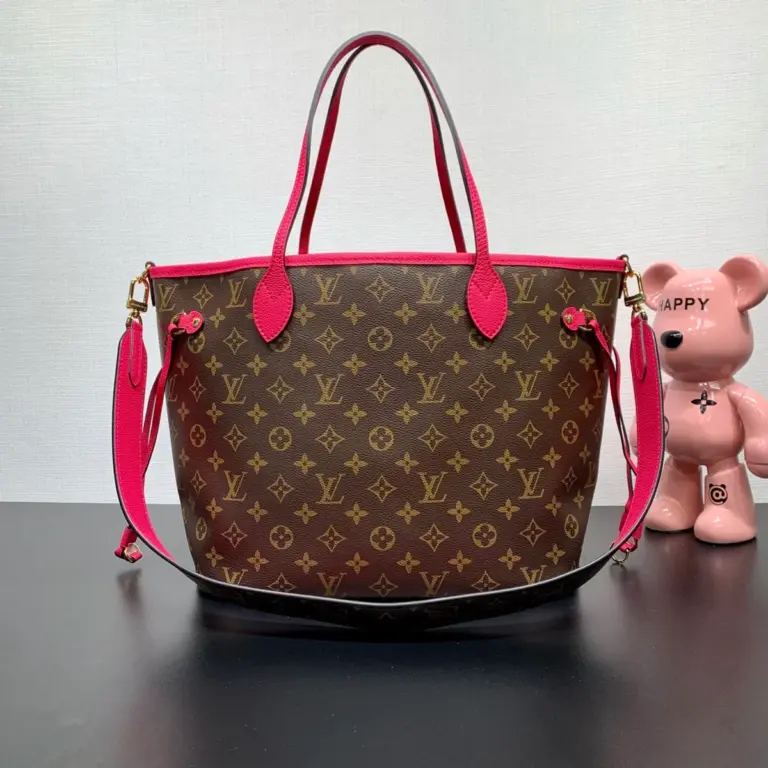 LV Neverfull Bandoulière Inside Out MM 雙面設計托特包 11 LV Neverfull Bandoulière Inside Out MM 雙面設計托特包