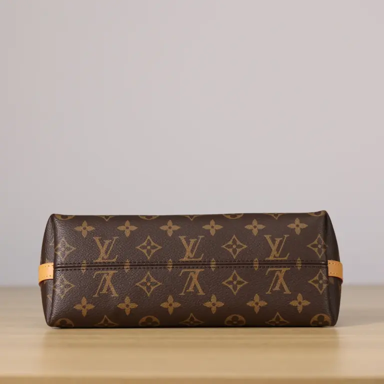 Louis Vuitton CarryAll BB 包包 - Monogram帆布金色鏈帶款 15 Louis Vuitton CarryAll BB 包包 - Monogram帆布金色鏈帶款
