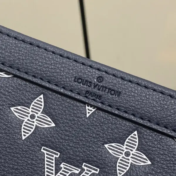 Louis Vuitton Gaston 可穿戴式 Monogram Shadow 小牛皮錢包