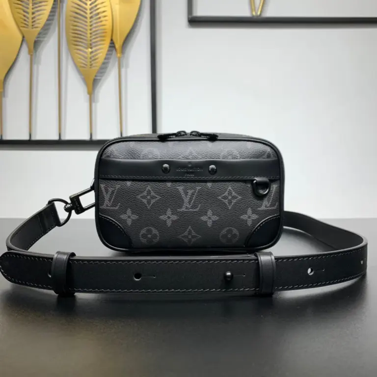 Louis Vuitton Alpha 可穿戴式錢包 - Monogram Eclipse 帆布款