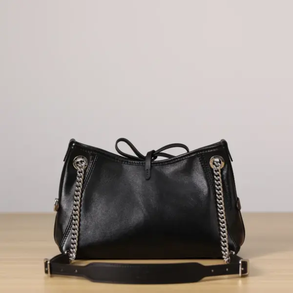 Louis Vuitton CarryAll Vibe BB 小羊皮銀鏈肩背包