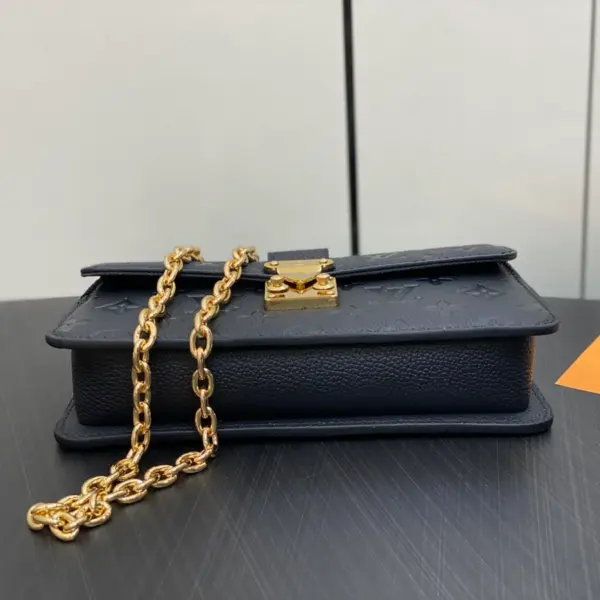 路易威登Wallet On Chain Métis 黑色Monogram Empreinte皮革鏈帶包包 15 路易威登Wallet On Chain Métis 黑色Monogram Empreinte皮革鏈帶包包