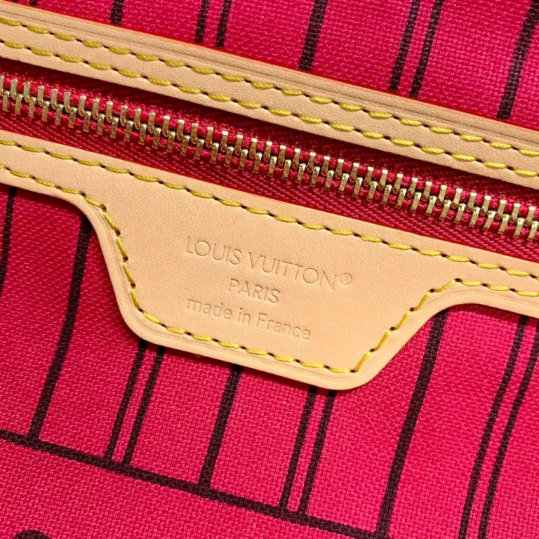 LV Neverfull Bandoulière Inside Out MM 雙面設計托特包 16 LV Neverfull Bandoulière Inside Out MM 雙面設計托特包