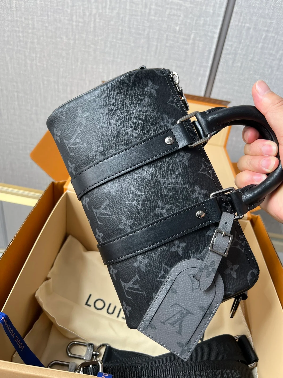 路易威登Keepall Bandoulière 25 Monogram Eclipse Reverse帆布包包 8 路易威登Keepall Bandoulière 25 Monogram Eclipse Reverse帆布包包