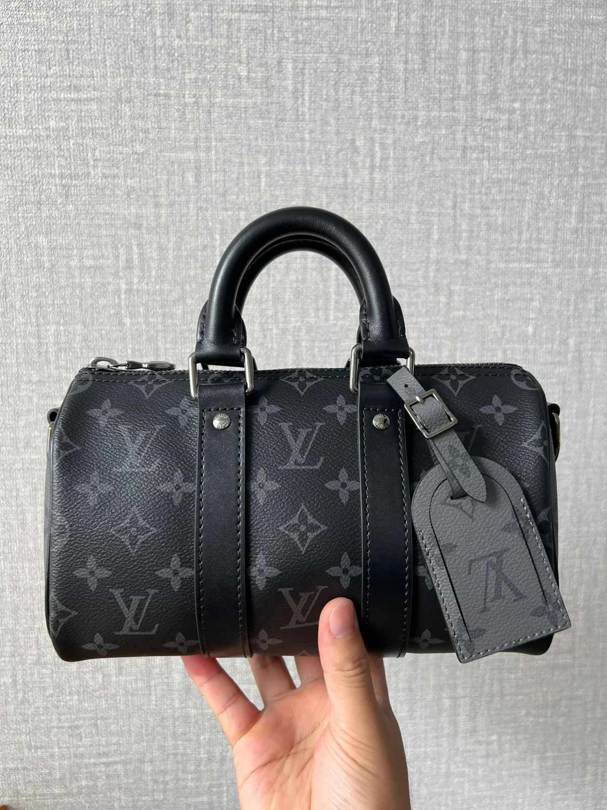 路易威登Keepall Bandoulière 25 Monogram Eclipse Reverse帆布包包 2 路易威登Keepall Bandoulière 25 Monogram Eclipse Reverse帆布包包