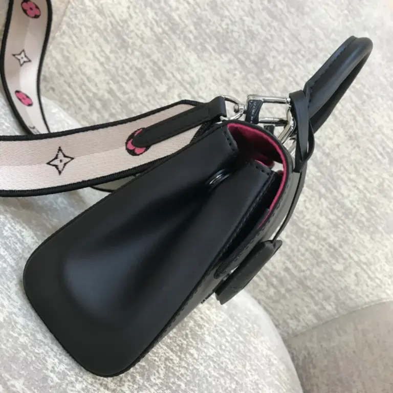 Louis Vuitton Cluny Mini 黑色Epi皮革雙面肩帶包包