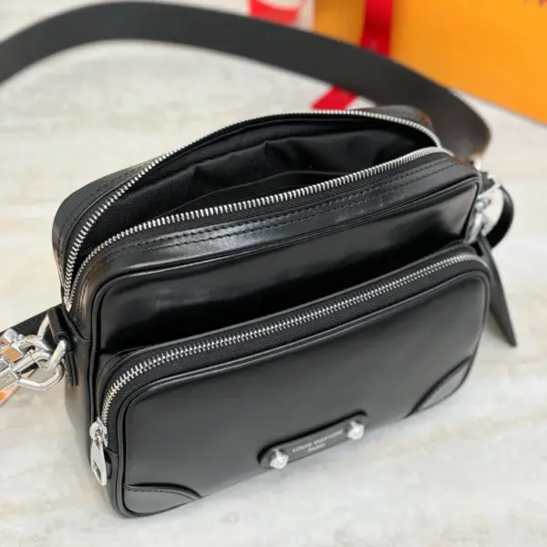 Louis Vuitton Nil黑色小牛皮都市手提包