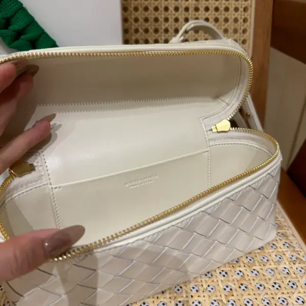 Intrecciato編織皮革化妝包