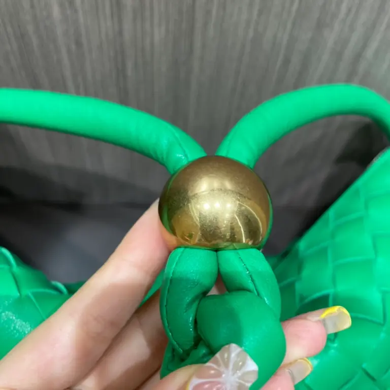 BottegaVeneta鸚鵡綠Intrecciato編織中號手拿包