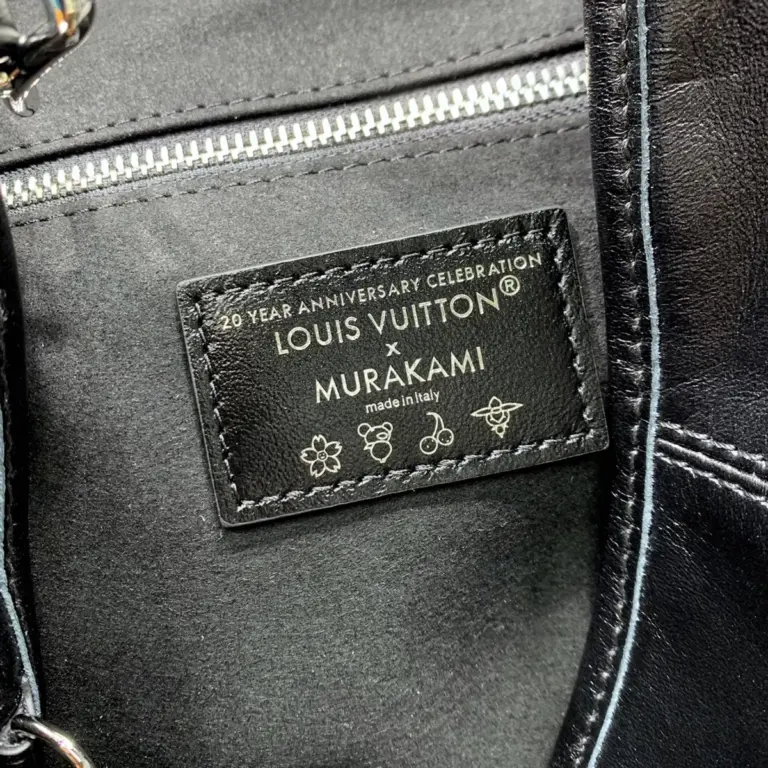LV x TM CarryAll Vibe MM 小羊皮包包 - 黑色 Monogram 復刻版