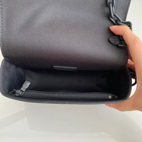 Louis Vuitton Steamer隨身錢包 | Monogram Eclipse帆布 鏈帶設計