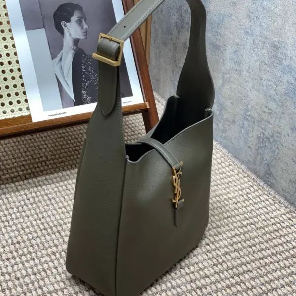 LE 5 À 7經典柔軟小牛皮手袋