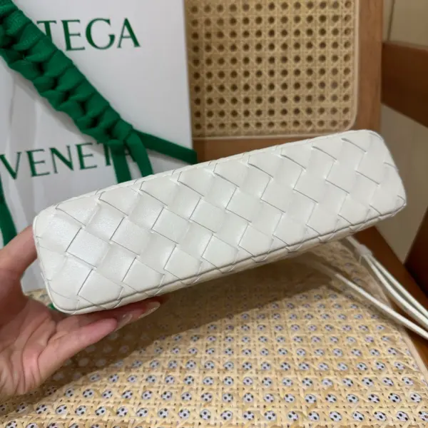 Intrecciato編織皮革化妝包