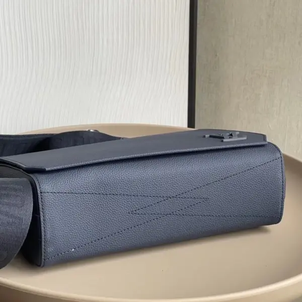 Louis Vuitton Takeoff 郵差包 | LV Aerogram牛皮 復古航空郵簡設計