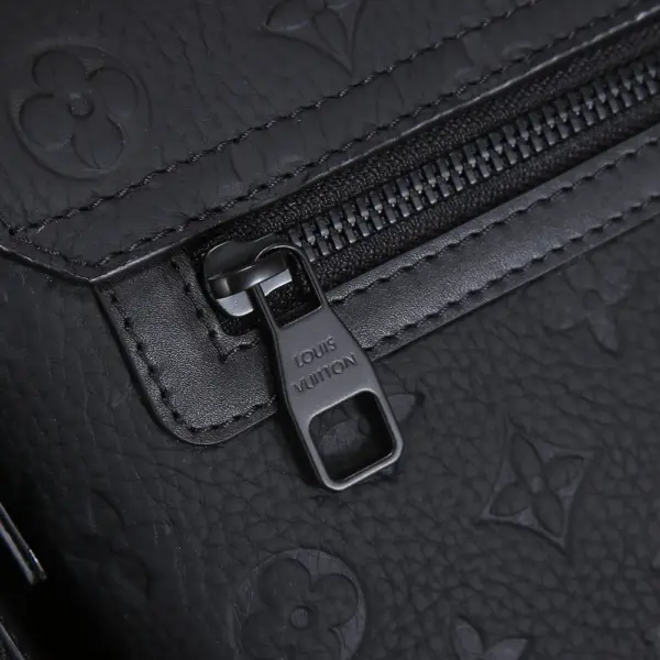 Louis Vuitton S-Cape 郵差包 | Taurillon Monogram 壓花牛皮 經典S-lock鎖扣設計