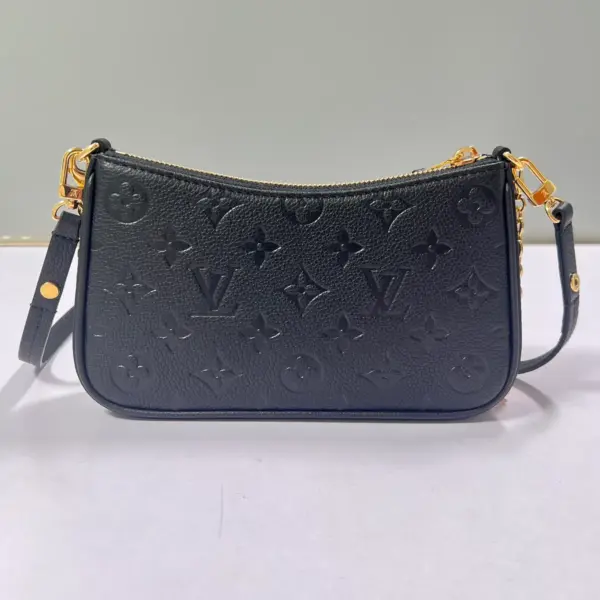 Louis Vuitton Easy Pouch On Strap 壓花牛皮鏈條斜挎包