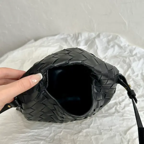 BottegaVeneta迷你Intrecciato編織皮革斜挎包