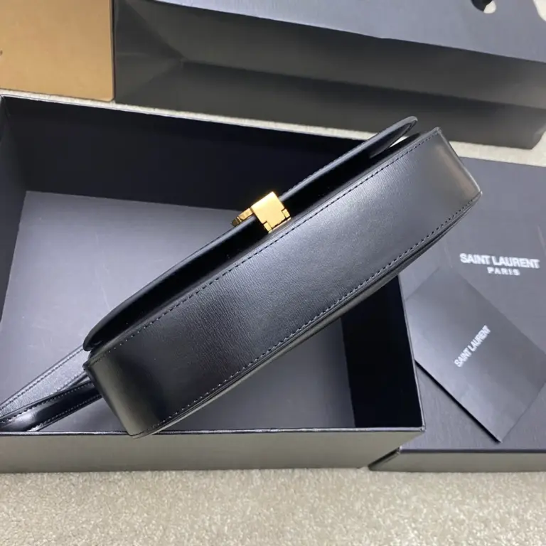 半月形拋光小牛皮肩背包 14 半月形拋光小牛皮肩背包