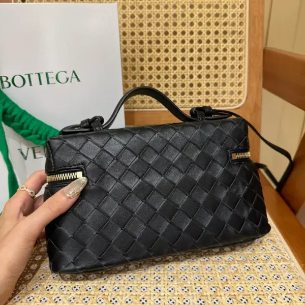 BottegaVenetaIntrecciato編織皮革化妝包