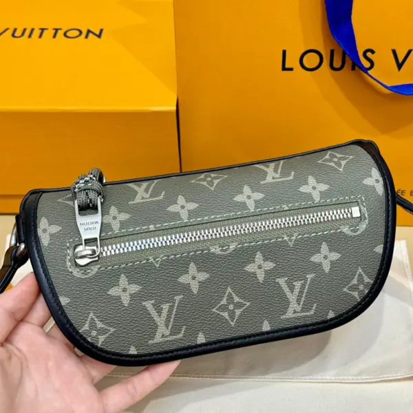 LV Pulse 可穿戴式錢包 - 拼貼設計美學與實用功能完美結合