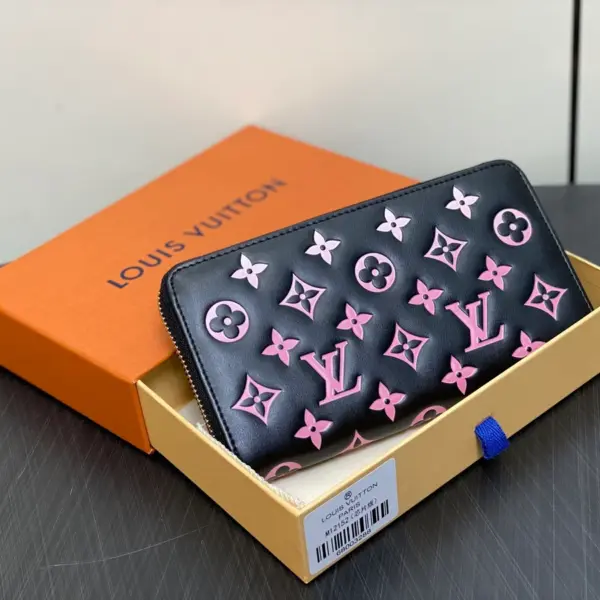 LV Ski系列Monogram壓花小羊皮拉鏈錢包