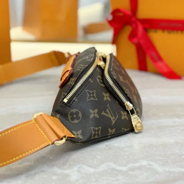 LV Rush Bumbag 多功能斜挎腰包 | Monogram帆布配珍珠拉鏈