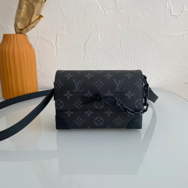 Louis Vuitton Steamer隨身錢包 | Monogram Eclipse帆布 鏈帶設計