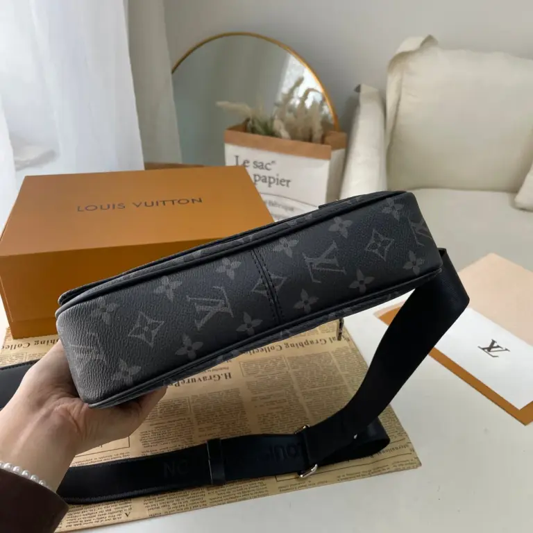 Louis Vuitton District PM 郵差包 - Monogram Eclipse 帆布 男士潮流單肩包