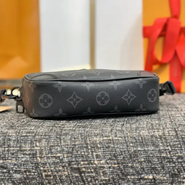 Louis Vuitton Trocadéro 可穿戴式錢包 - Monogram Eclipse塗層帆布