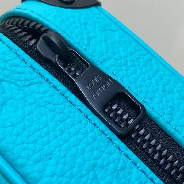 路易威登Mini Soft Trunk Turquoise色Monogram壓花牛皮斜挎包