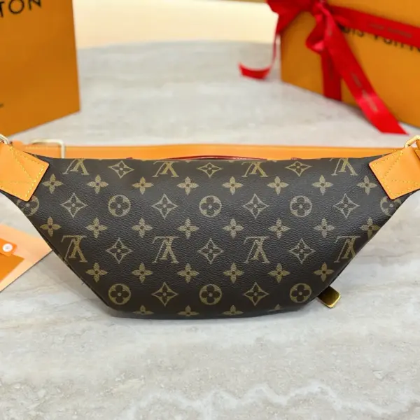 LV Rush Bumbag 多功能斜挎腰包 | Monogram帆布配珍珠拉鏈