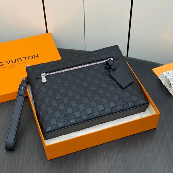 Louis Vuitton Damier Infini 皮革 Takeoff Pouch 手拿包