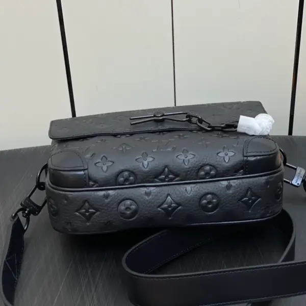 Louis Vuitton Steamer郵差包 | Taurillon Monogram壓花牛皮 經典鏈帶設計