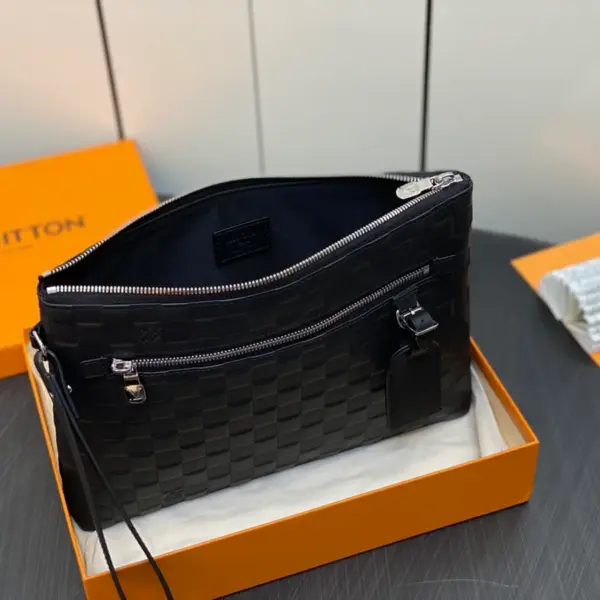 Louis Vuitton Damier Infini 皮革 Takeoff Pouch 手拿包