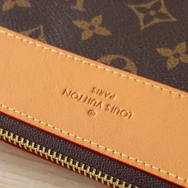 LV Pochette Voyage Souple 手拿包 - Monogram帆布旅行收納系列