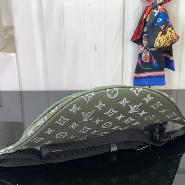 Louis Vuitton Discovery 腰包 | Olive綠色Monogram Shadow壓花小牛皮