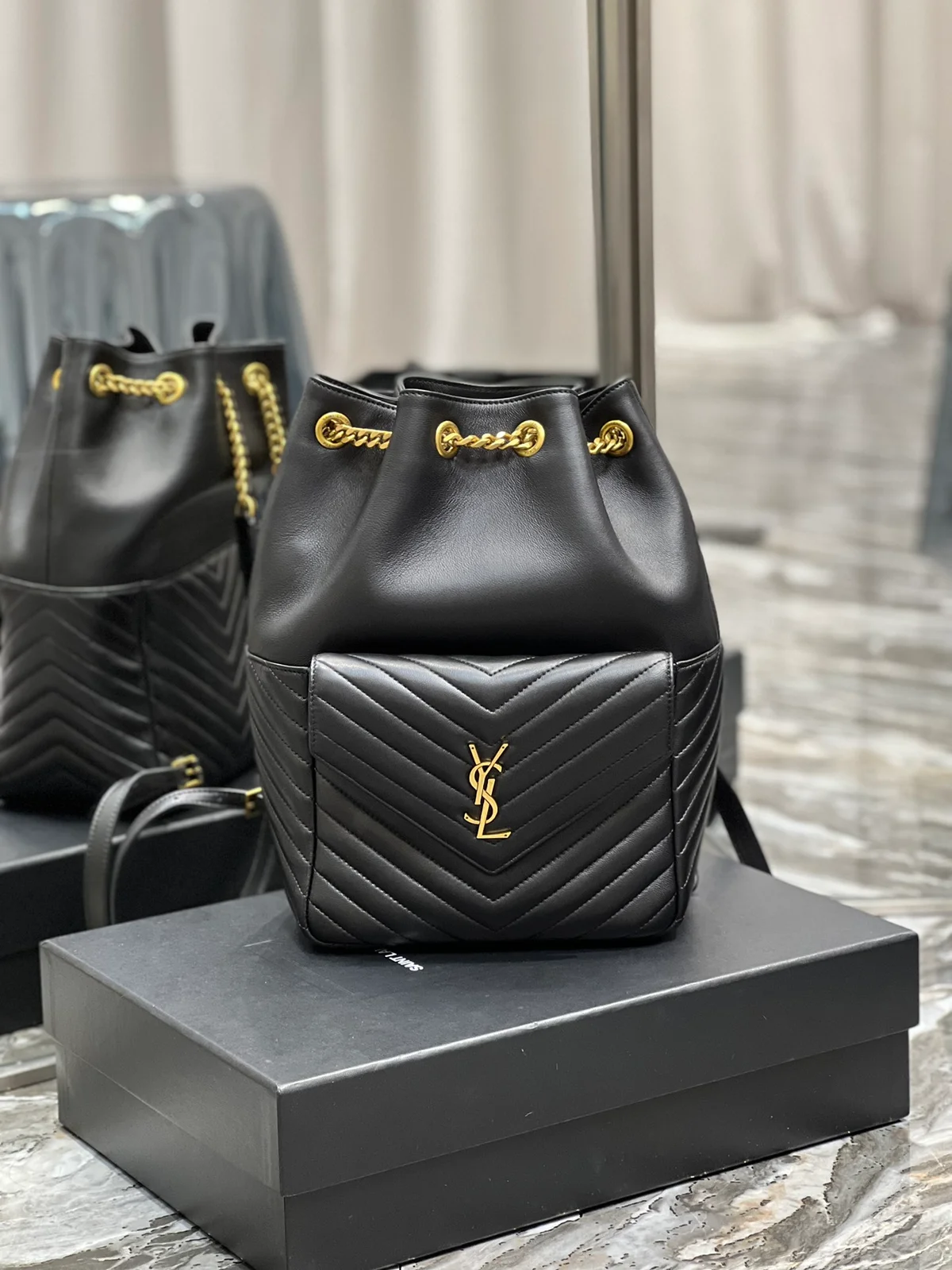 SAINT LAURENT MONOGRAM 小羊皮Y形絎縫背包 2 SAINT LAURENT MONOGRAM 小羊皮Y形絎縫背包