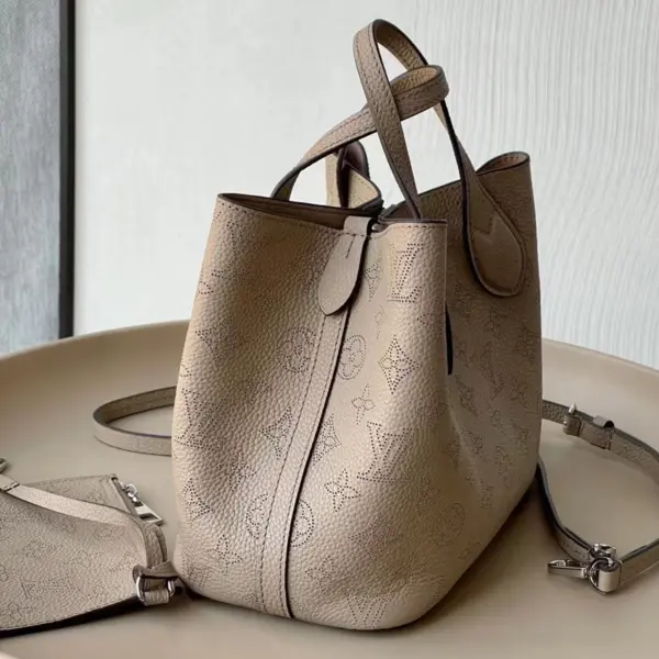 Louis Vuitton Blossom PM 手挽袋 - Mahina打孔通花小牛皮 米色 14 Louis Vuitton Blossom PM 手挽袋 - Mahina打孔通花小牛皮 米色